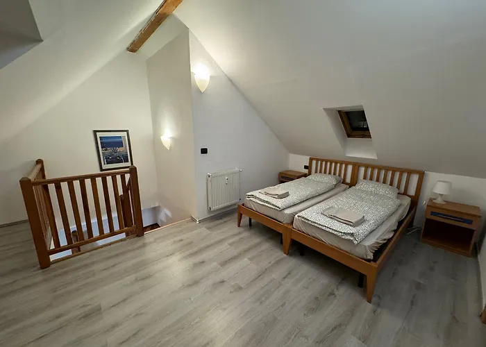 1 Bed Flat - Sleeps 4 - Pets - Smoking On Terrace 布拉格