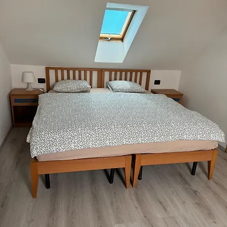 아파트 1 Bed Flat - Sleeps 4 - Pets - Smoking On Terrace 프라하