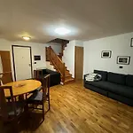 Апартаменты 1 Bed Flat - Sleeps 4 - Pets - Smoking On Terrace