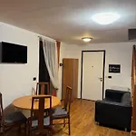 1 Bed Flat - Sleeps 4 - Pets - Smoking On Terrace * Прага
