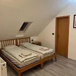 1 Bed Flat - Sleeps 4 - Pets - Smoking On Terrace