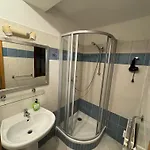 1 Bed Flat - Sleeps 4 - Pets - Smoking On Terrace Прага