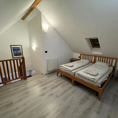 1 Bed Flat - Sleeps 4 - Pets - Smoking On Terrace Appartamento Praga
