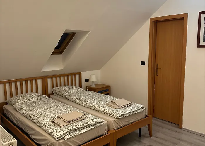 1 Bed Flat - Sleeps 4 - Pets - Smoking On Terrace