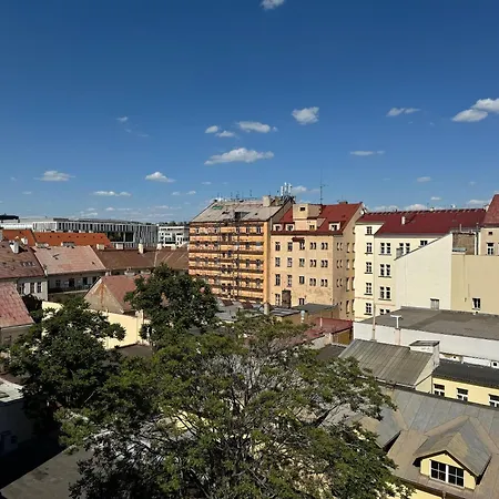 1 Bed Flat - Sleeps 4 - Pets - Smoking On Terrace Apartment *
