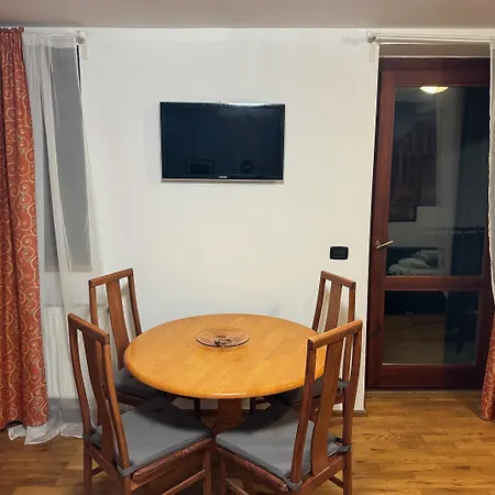 1 Bed Flat - Sleeps 4 - Pets - Smoking On Terrace Apartment Prag
